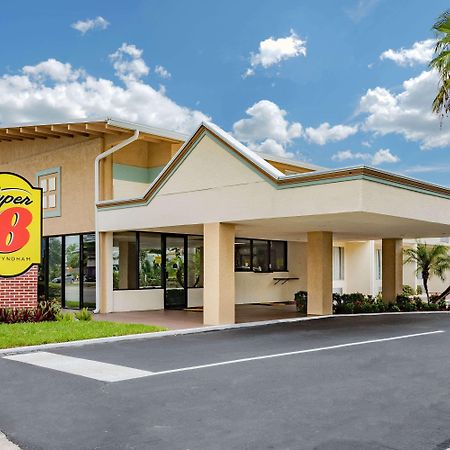 Super 8 By Wyndham Melbourne Motel Buitenkant foto