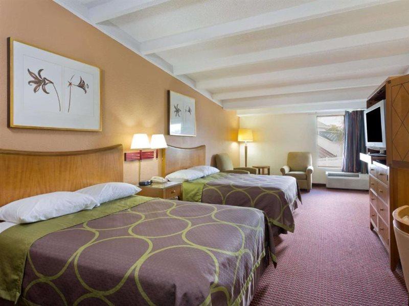 Super 8 By Wyndham Melbourne Motel Buitenkant foto