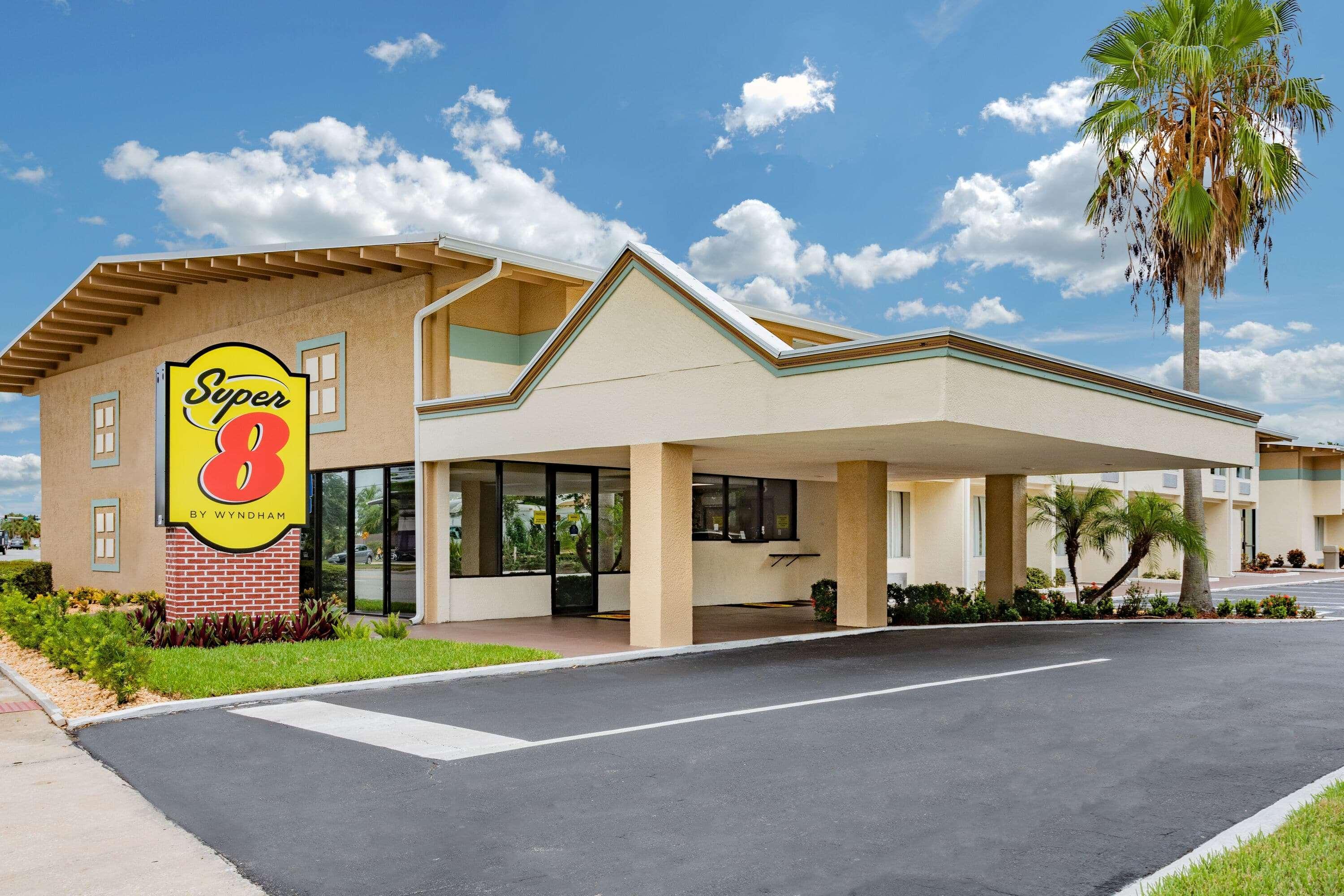 Super 8 By Wyndham Melbourne Motel Buitenkant foto