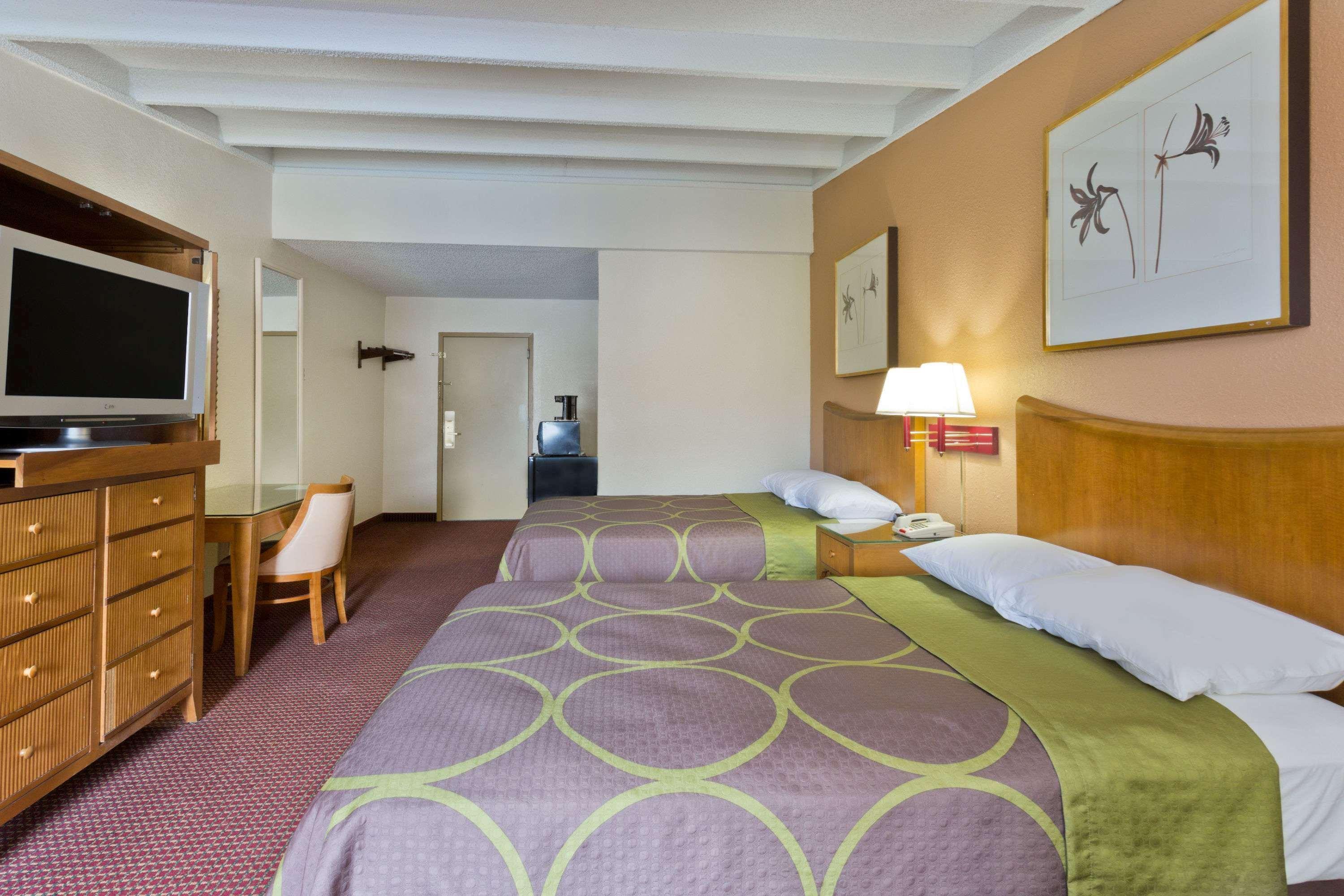 Super 8 By Wyndham Melbourne Motel Buitenkant foto