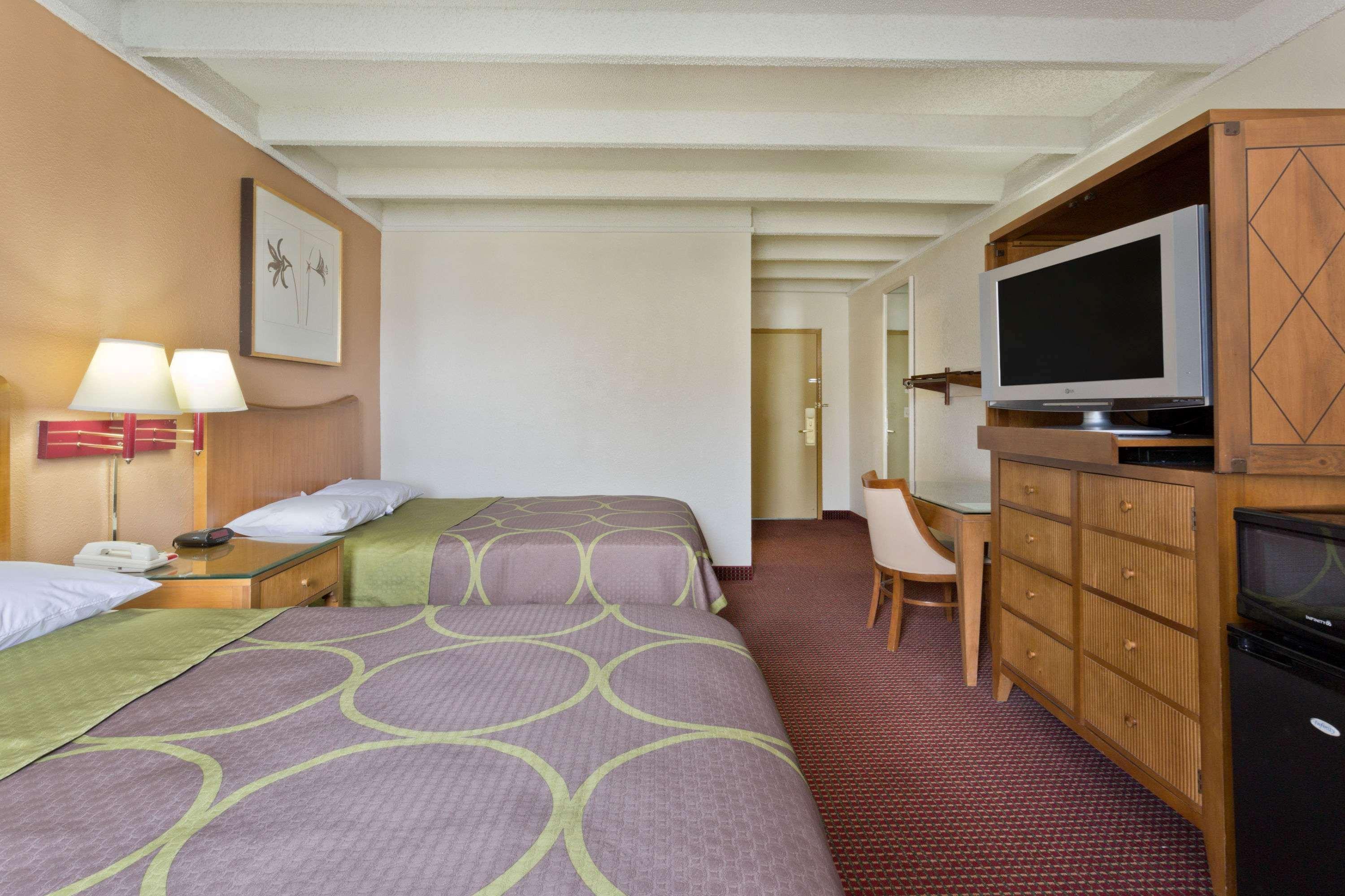 Super 8 By Wyndham Melbourne Motel Buitenkant foto