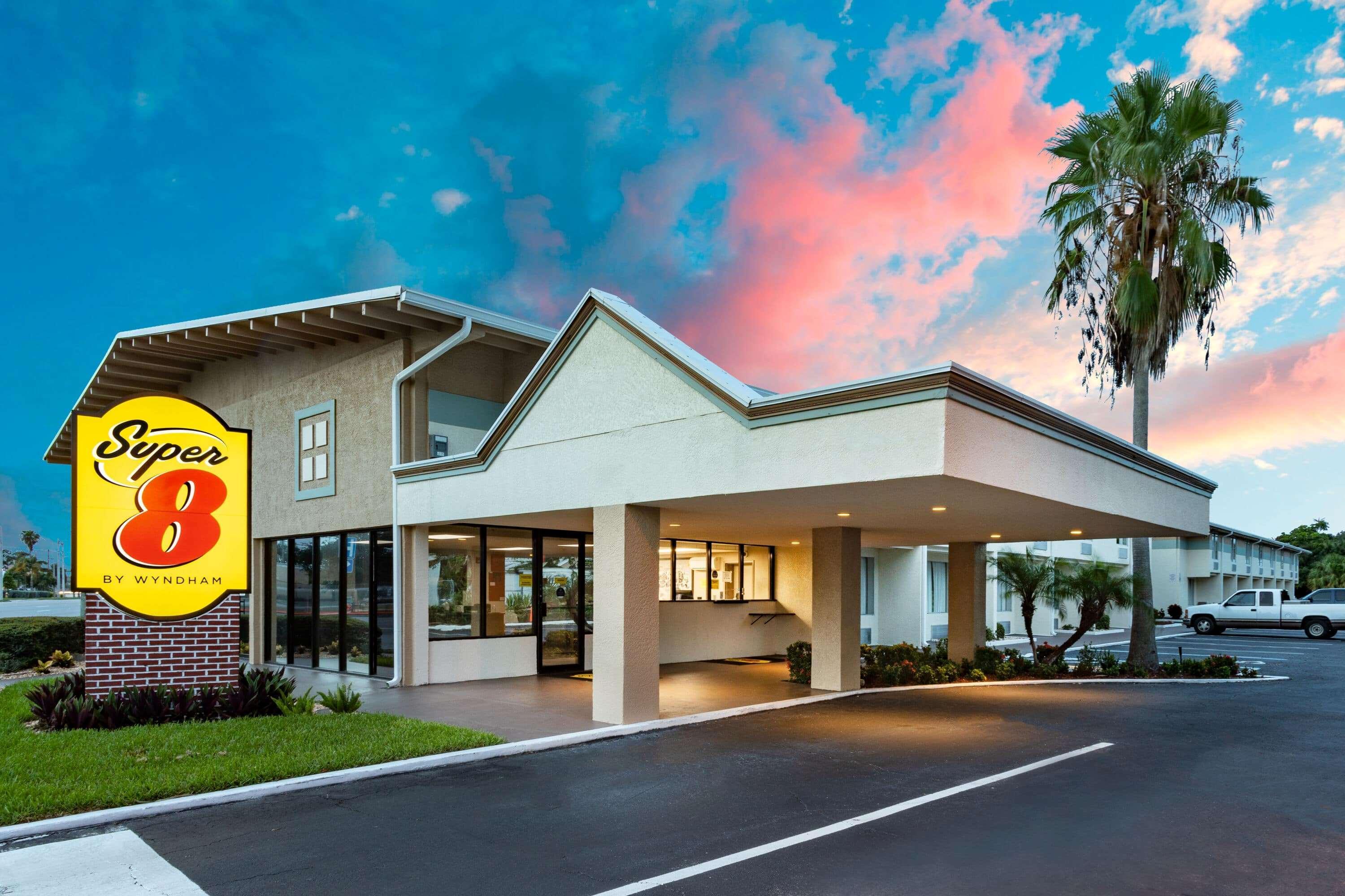 Super 8 By Wyndham Melbourne Motel Buitenkant foto